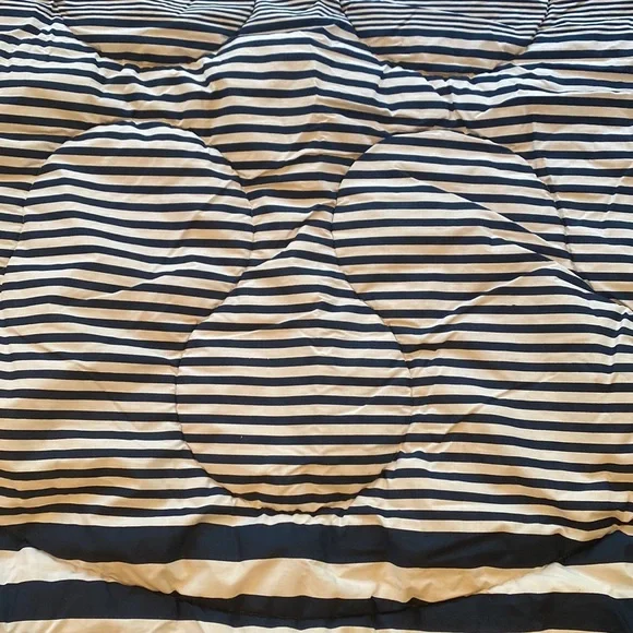 Fieldcrest Full/Queen comforter blue white striped